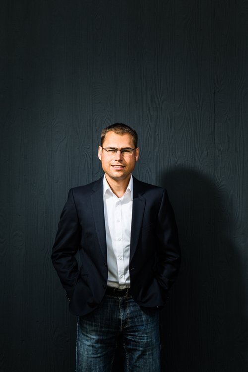 Dr. Oliver Niehörster